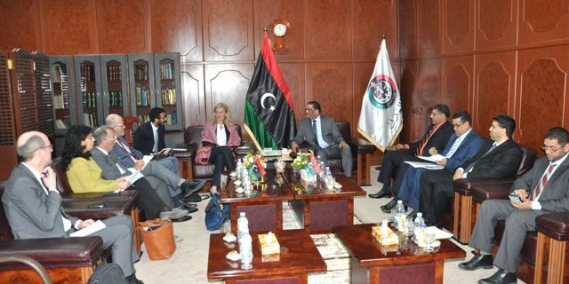 وزير العدل بحكومة الوفاق الوطني يلتقي وزير التعاون الدولي والإنماء الاقتصادي بمملكة هولندا 1