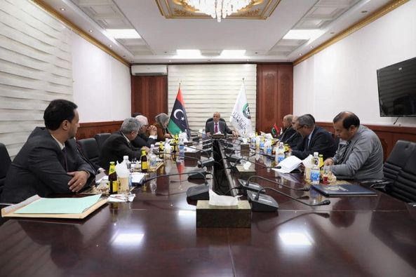 إجتماع فخامة عضو المجلس الرئاسي ووزيرة العدل بأعضاء لجنة صياغة قانون المصالحة الوطنية. 8