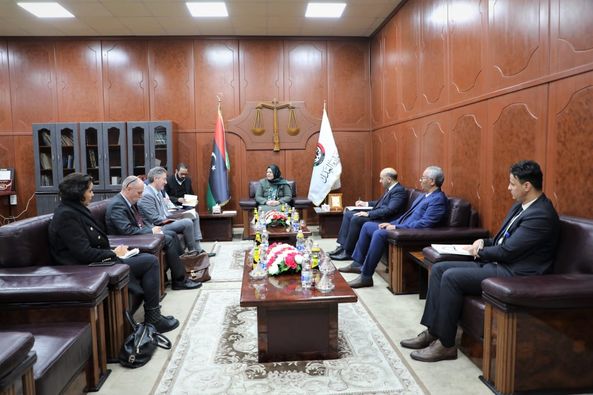 معالي وزيرة العدل تستقبل السفير الألماني لدى ليبيا.4