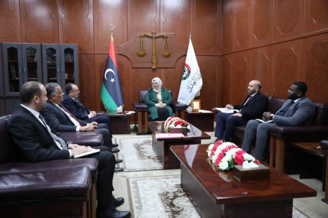 معالي وزيرة العدل تستقبل السفير التونسي لدى ليبيا
