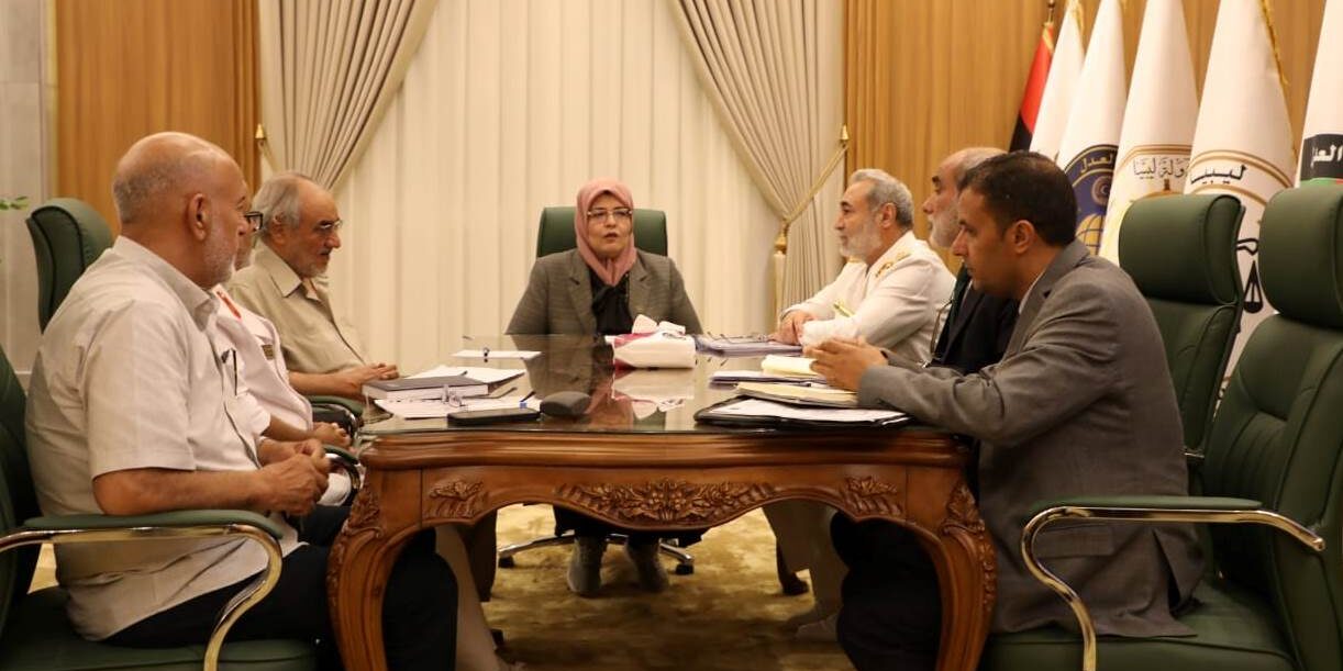 معالي وزيرة العدل تعقد اجتماعاً لمناقشة أوضاع السفن المتراكية بميناء طرابلس البحري