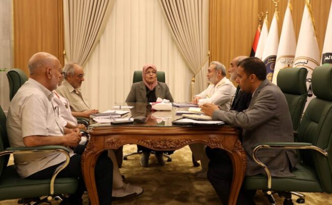 معالي وزيرة العدل تعقد اجتماعاً لمناقشة أوضاع السفن المتراكية بميناء طرابلس البحري