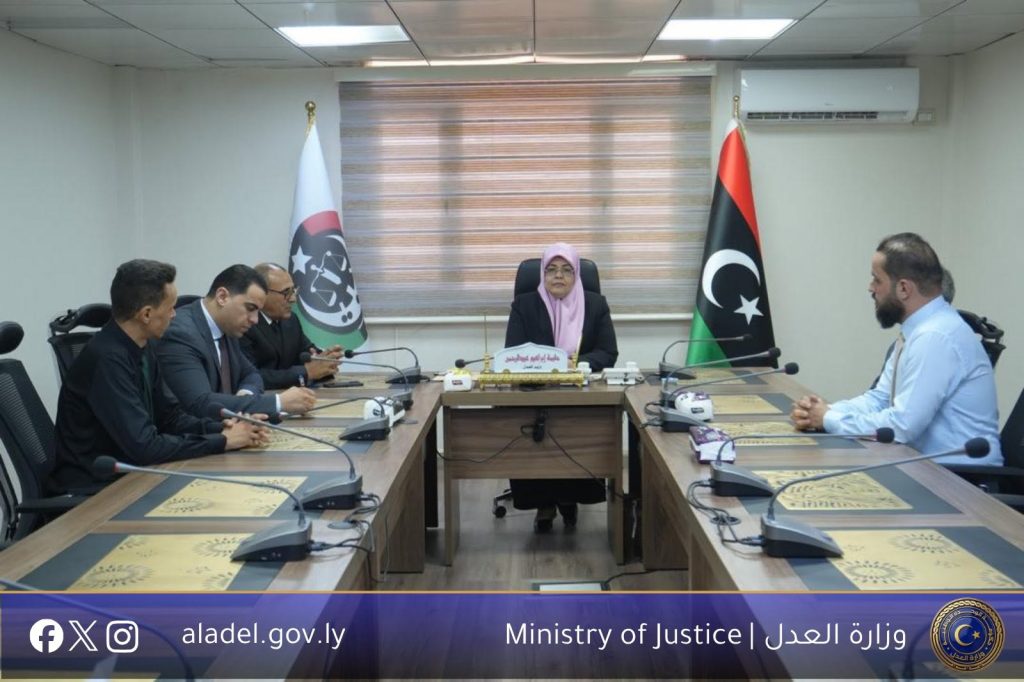 معالي وزيرة العدل تجتمع مع رئيس مركز الخبرة القضائية ومدير معهد الطب الشرعي