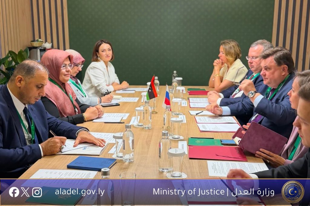 معالي وزيرة العدل تجتمع مع مديري الإدارات بالوزارة وتناقش سير العمل