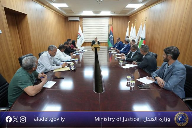 معالي وزيرة العدل تترأس اجتماع لجنة شؤون الموظفين